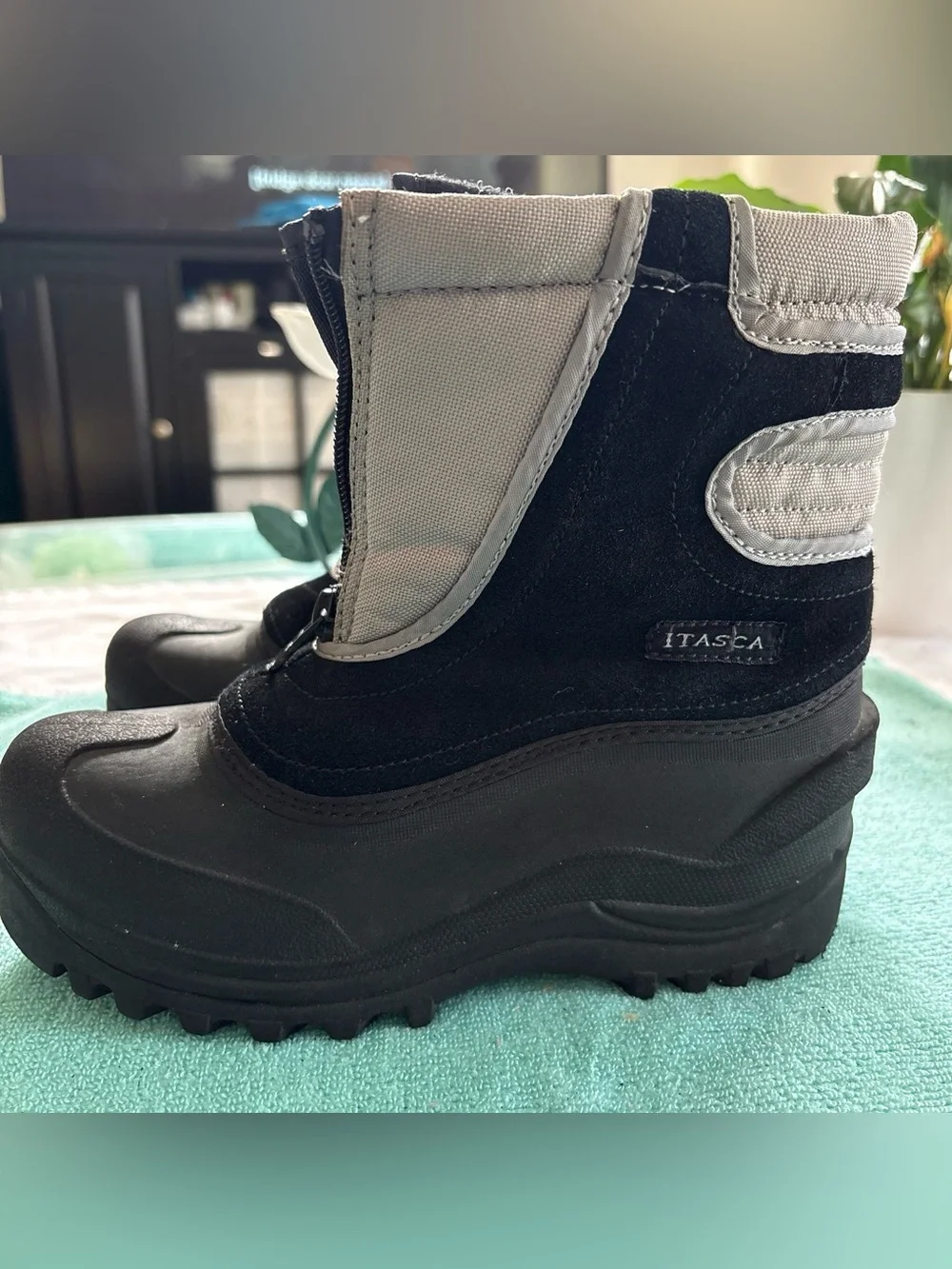 Itasca Kids Black and Gray Snow Boots